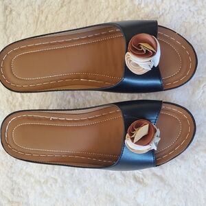 Women's Slide Sandals with Roses. Size 8.